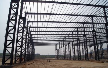 Chiny Indywidualne prefabrykowane konstrukcje stalowe przemysłowe przystosowane do różnych standardów projektowania dostawca