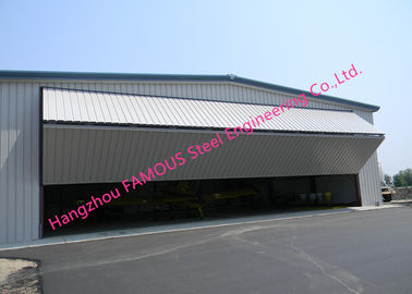 Chiny Podwójne panele hydrauliczne drzwi hangaru Górne składane drzwi garażowe przemysłowe z twardym metalowym panelem warstwowym dostawca