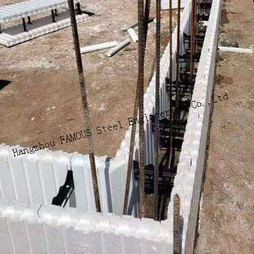 Czarne izolowane formy betonowe Prosta deska 90 Corner T Shape Icfs Wall Building Blocks 2