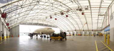 Chiny Prefabrykowane rury stalowe Truss Airplane Budynki hangarowe Dostarczanie dużego pokoju do parkowania samolotów dostawca