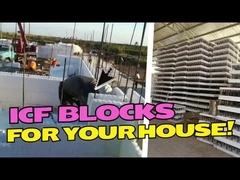 Dwupiętrowy mieszkalny blok z nowoczesnym dachem i ścianą zewnętrzną i parkingem